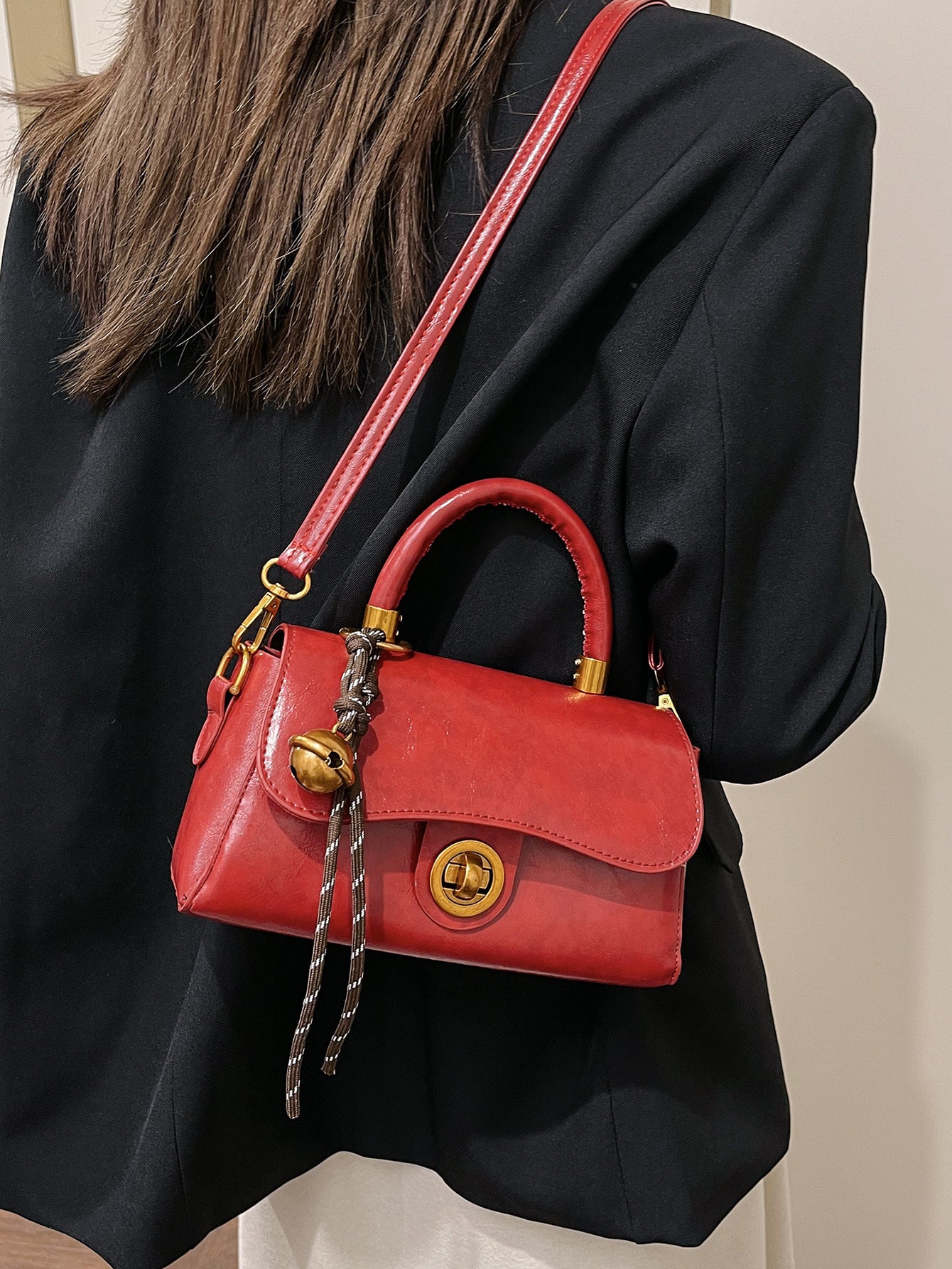 Women's handbags for commuting