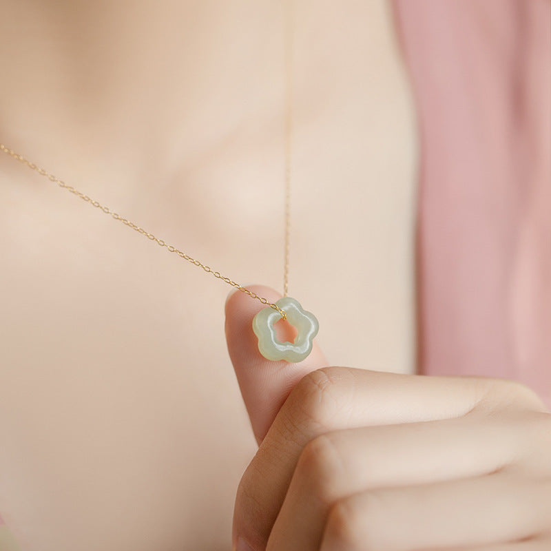 Women's imitation Heitan jade plum blossom necklace