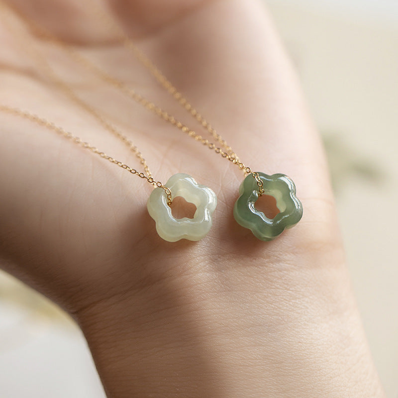 Women's imitation Heitan jade plum blossom necklace