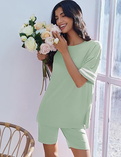 Women's Knitted Short Sleeve T-Shirt and Shorts