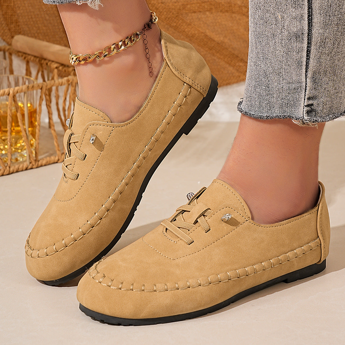 Women's lace-up retro flats
