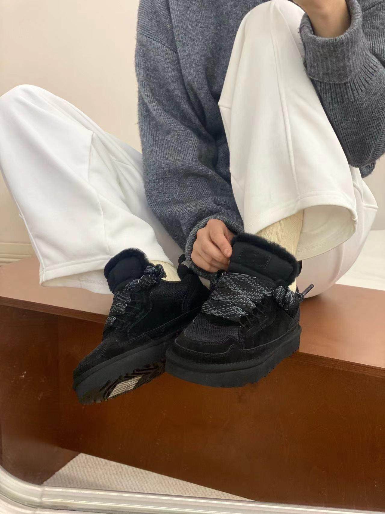 Women's Lace-Up Snow Boots