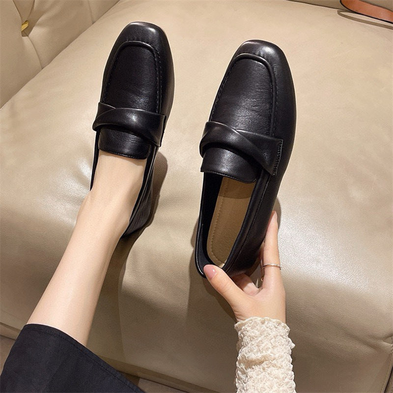 Women's leather flat shoes