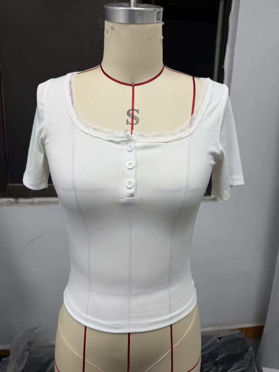 Women's long-sleeved blouse
