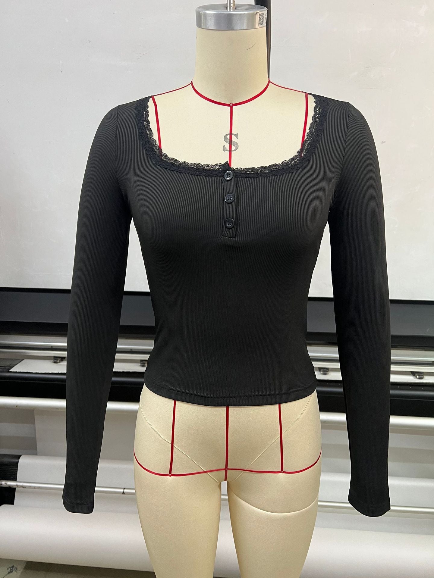 Women's long-sleeved blouse