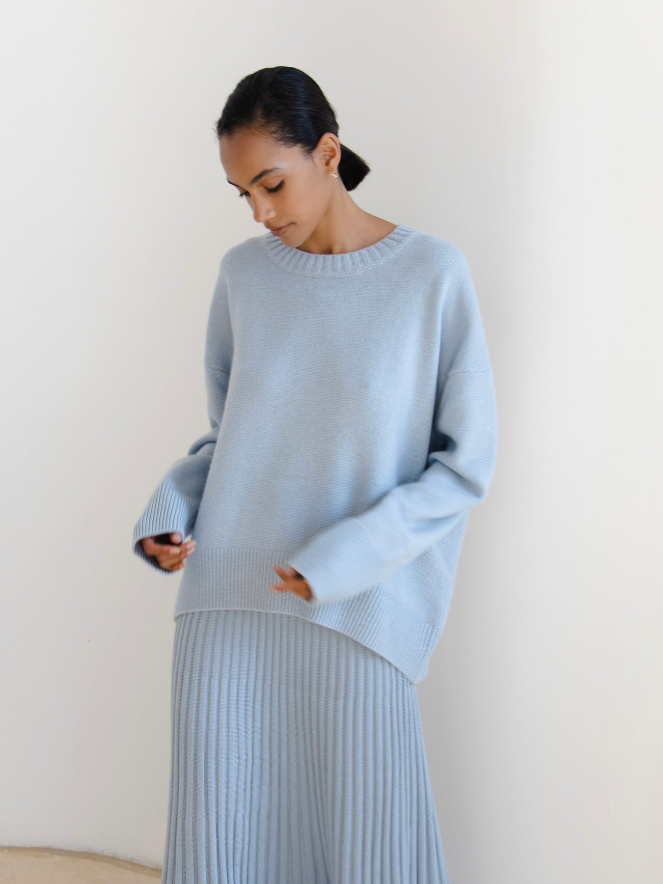 Women's Loose Fit Round Neck Knitted Sweater