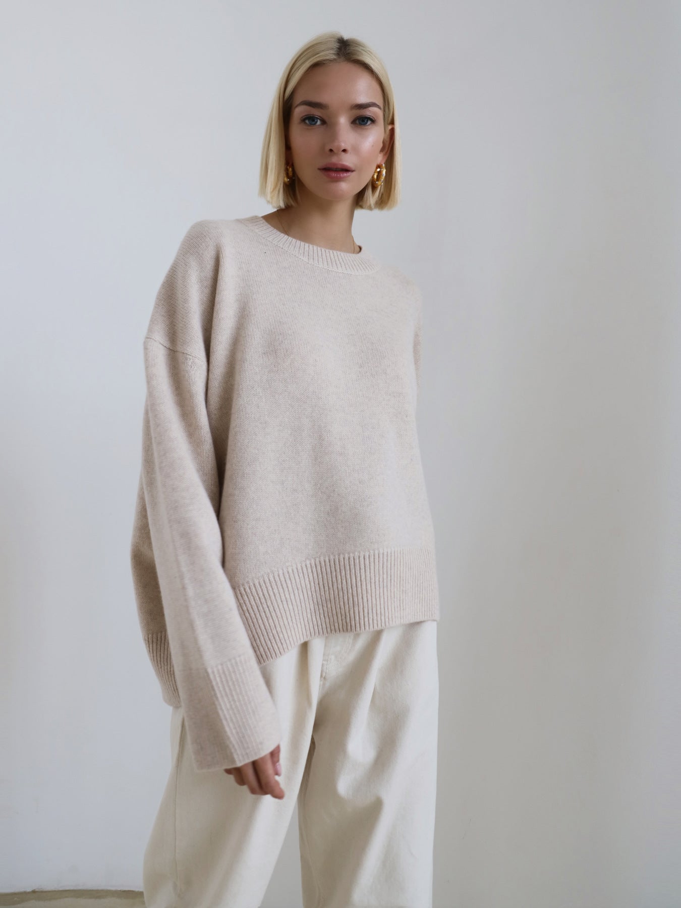 Women's Loose Fit Round Neck Knitted Sweater
