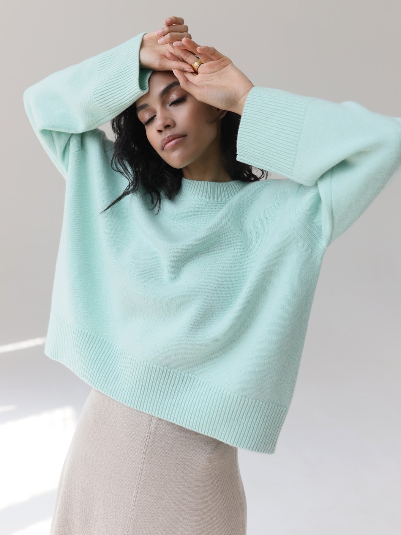 Women's Loose Fit Round Neck Knitted Sweater