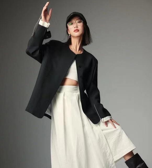 Women's Minimalist Urban Suit Jacket