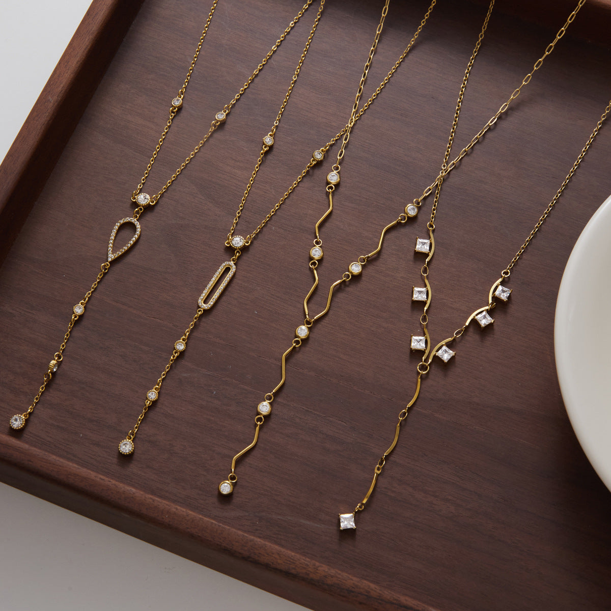 Women's necklace accessory
