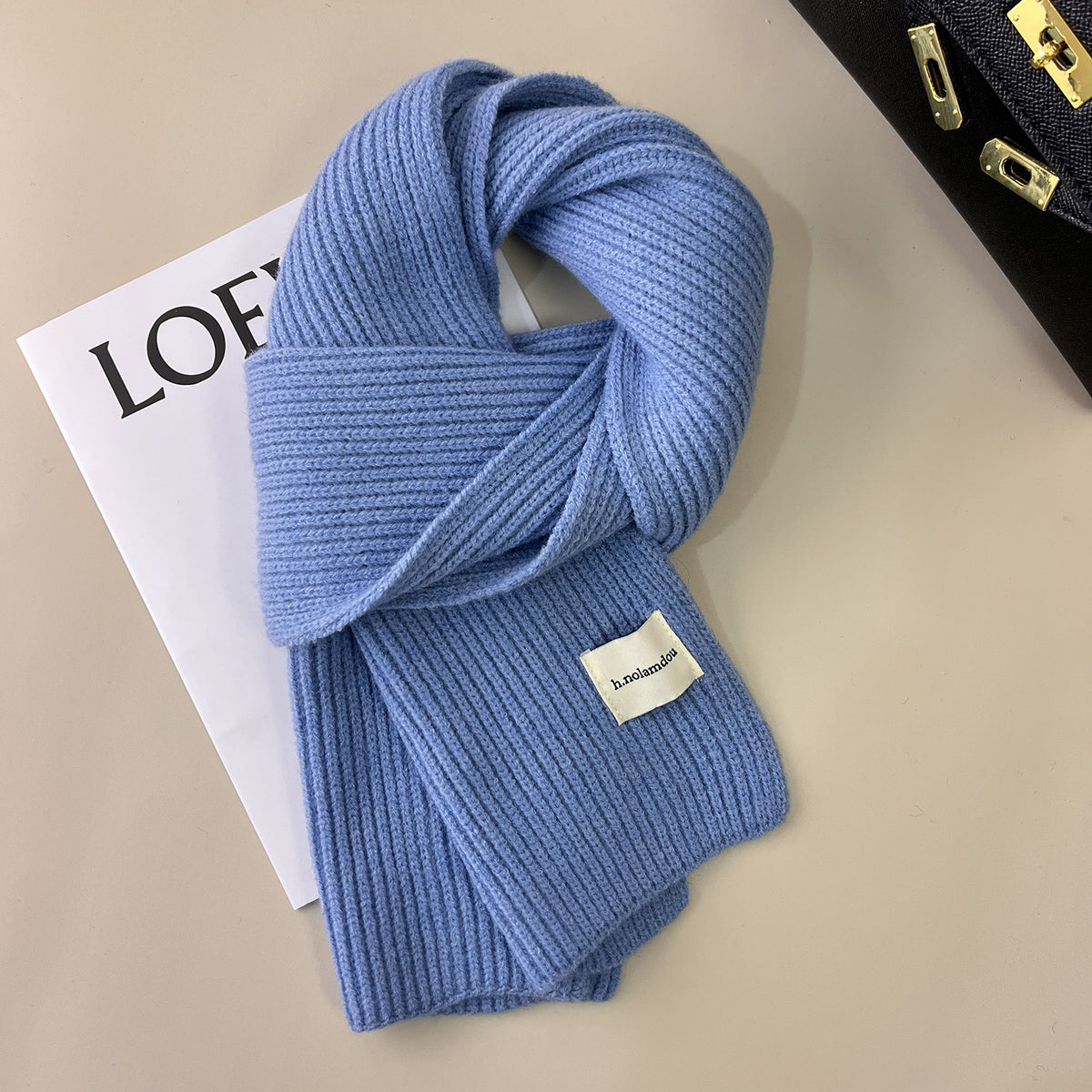 Women's scarves that make you look fairer