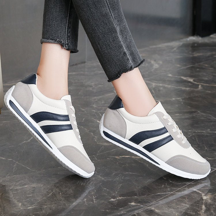 Women's sports shoes