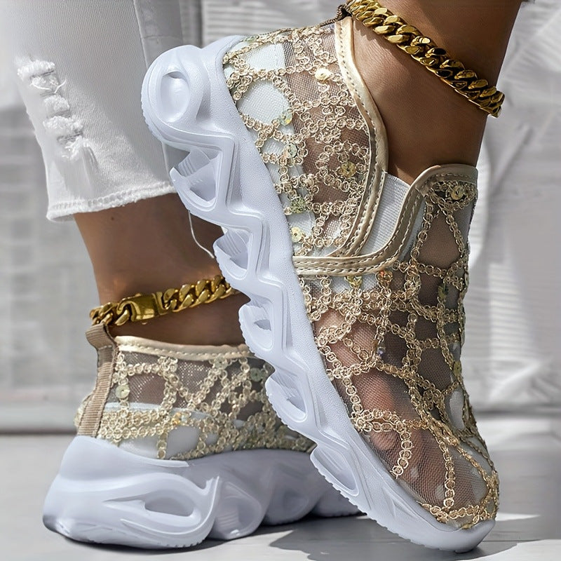 Women's sports shoes