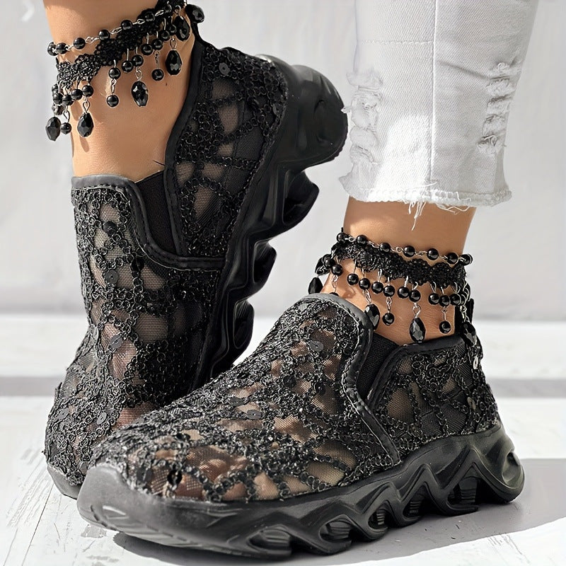 Women's sports shoes