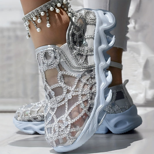 Women's sports shoes