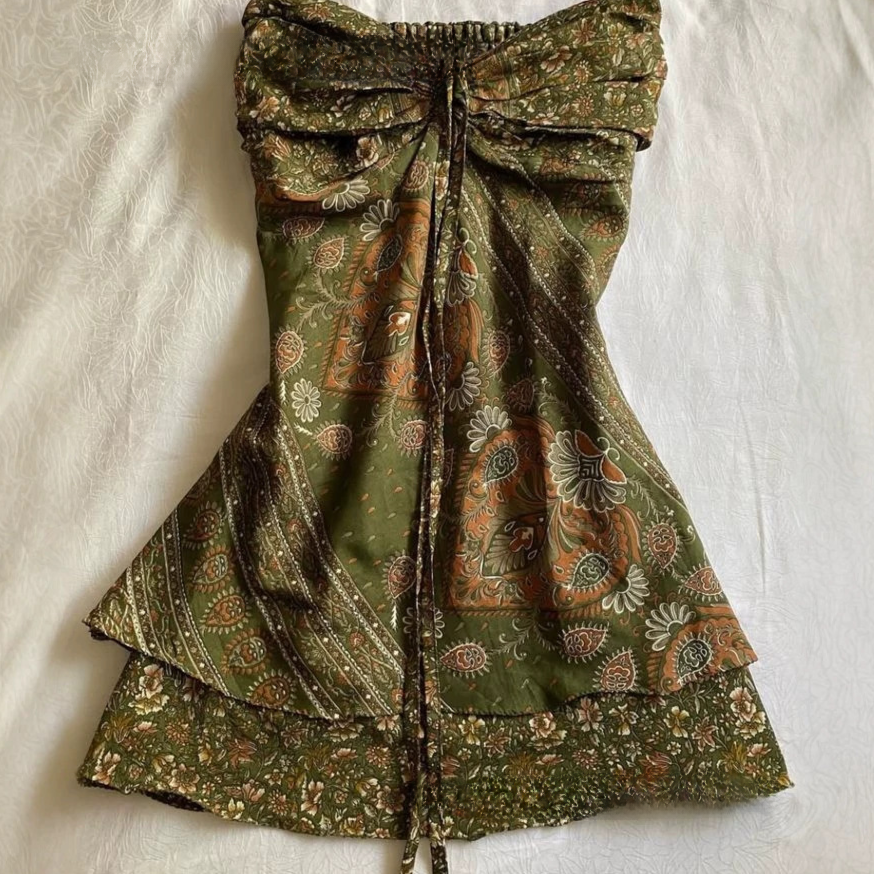 Women's strapless top