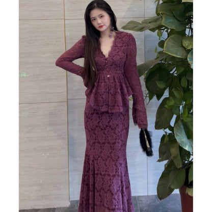 Women's two-piece set: long-sleeved top and high-waisted skirt