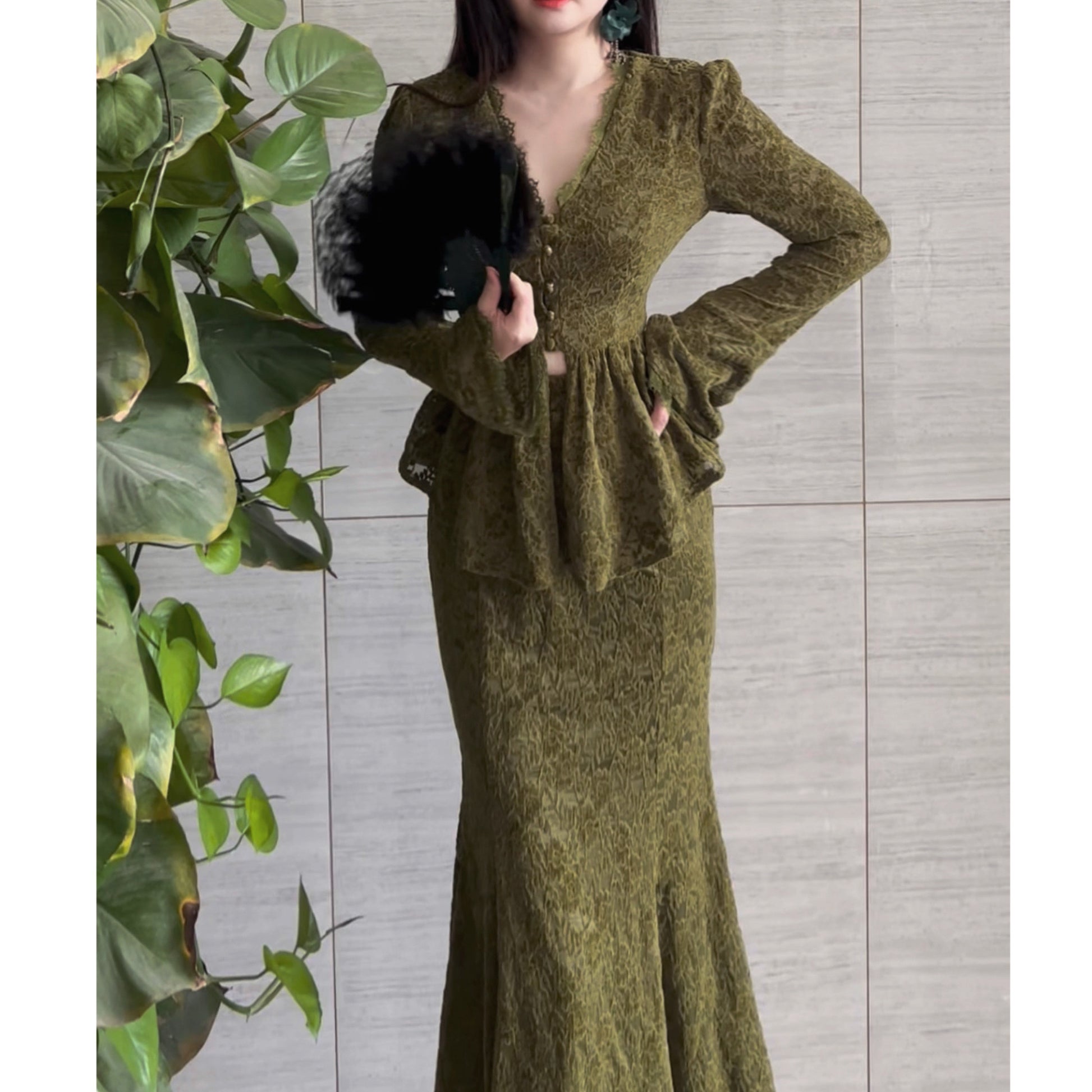 Women's two-piece set: long-sleeved top and high-waisted skirt