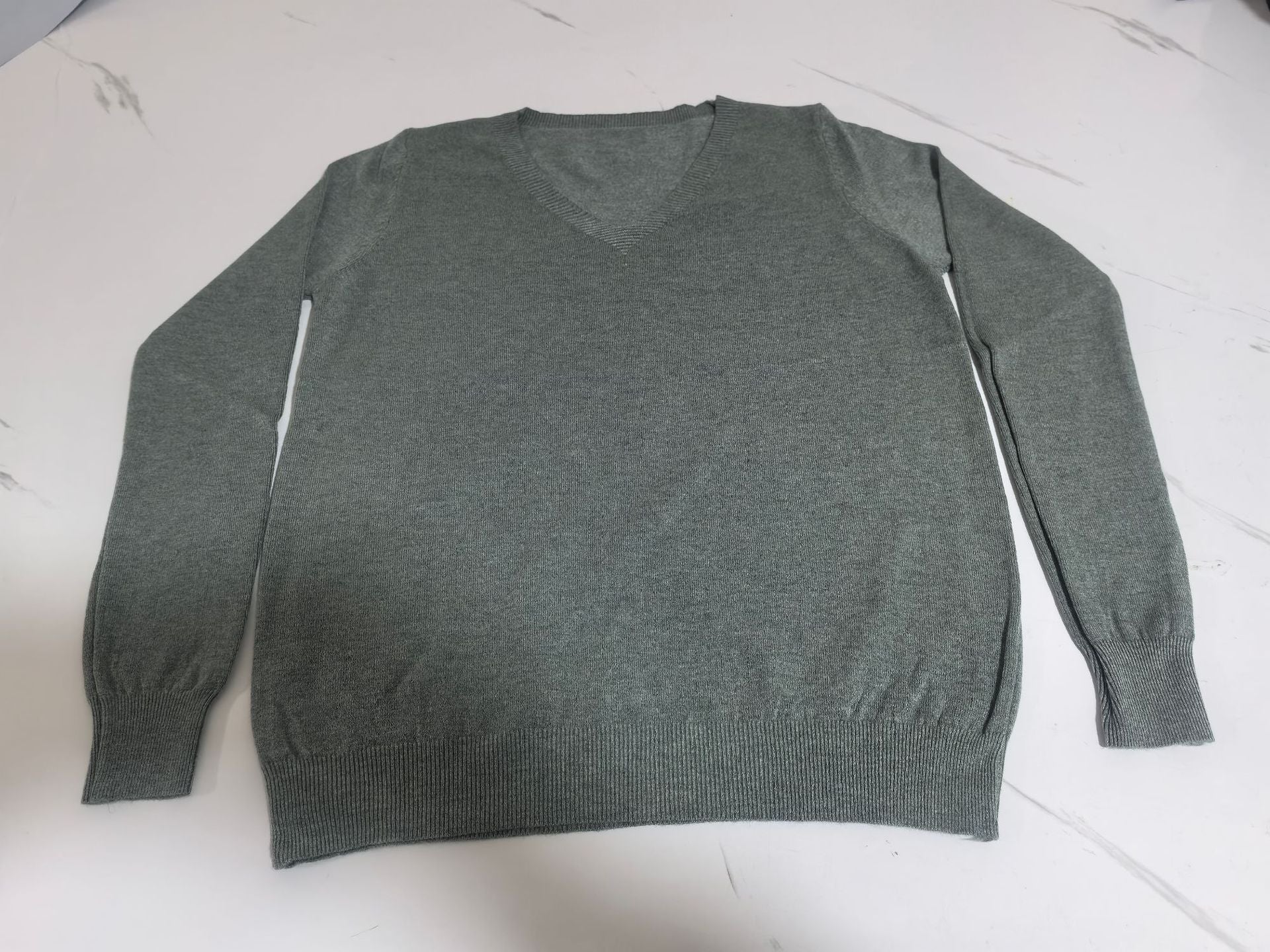 Women's V-neck long-sleeved knitted top