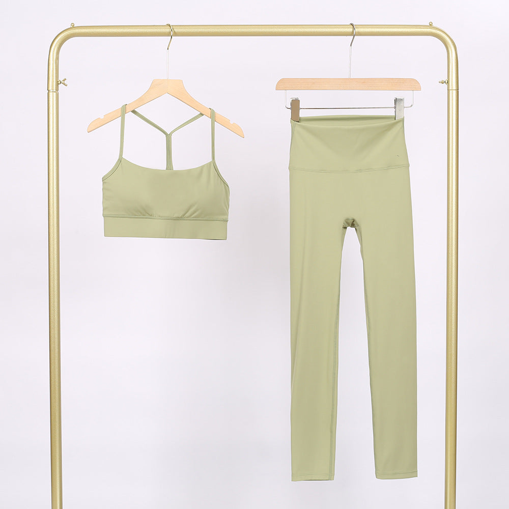 Womens Yoga Fitness Set with Y-Back Top and Cropped Pants