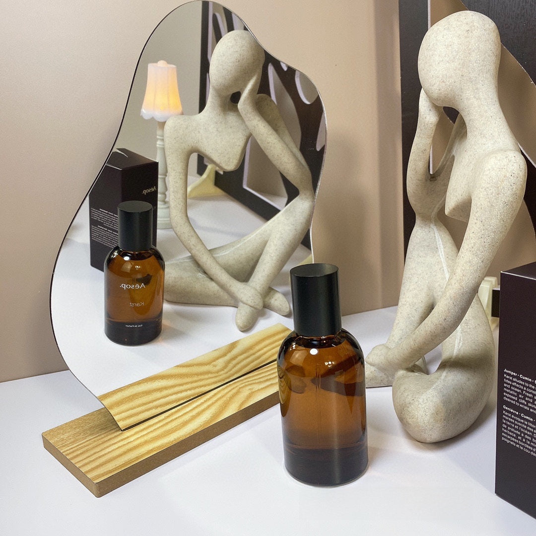 Wood-tone perfume