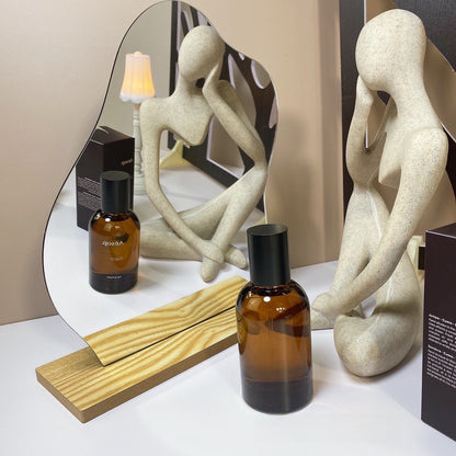 Wood-tone perfume