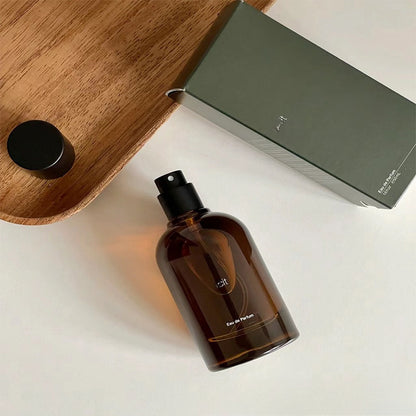 Wood-tone perfume