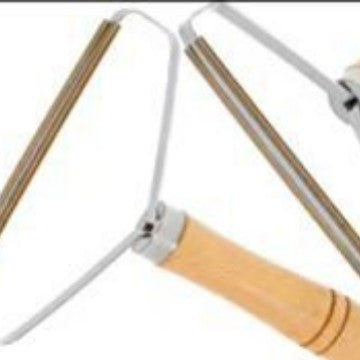 wooden-handle hair scraper does not damage the clothes