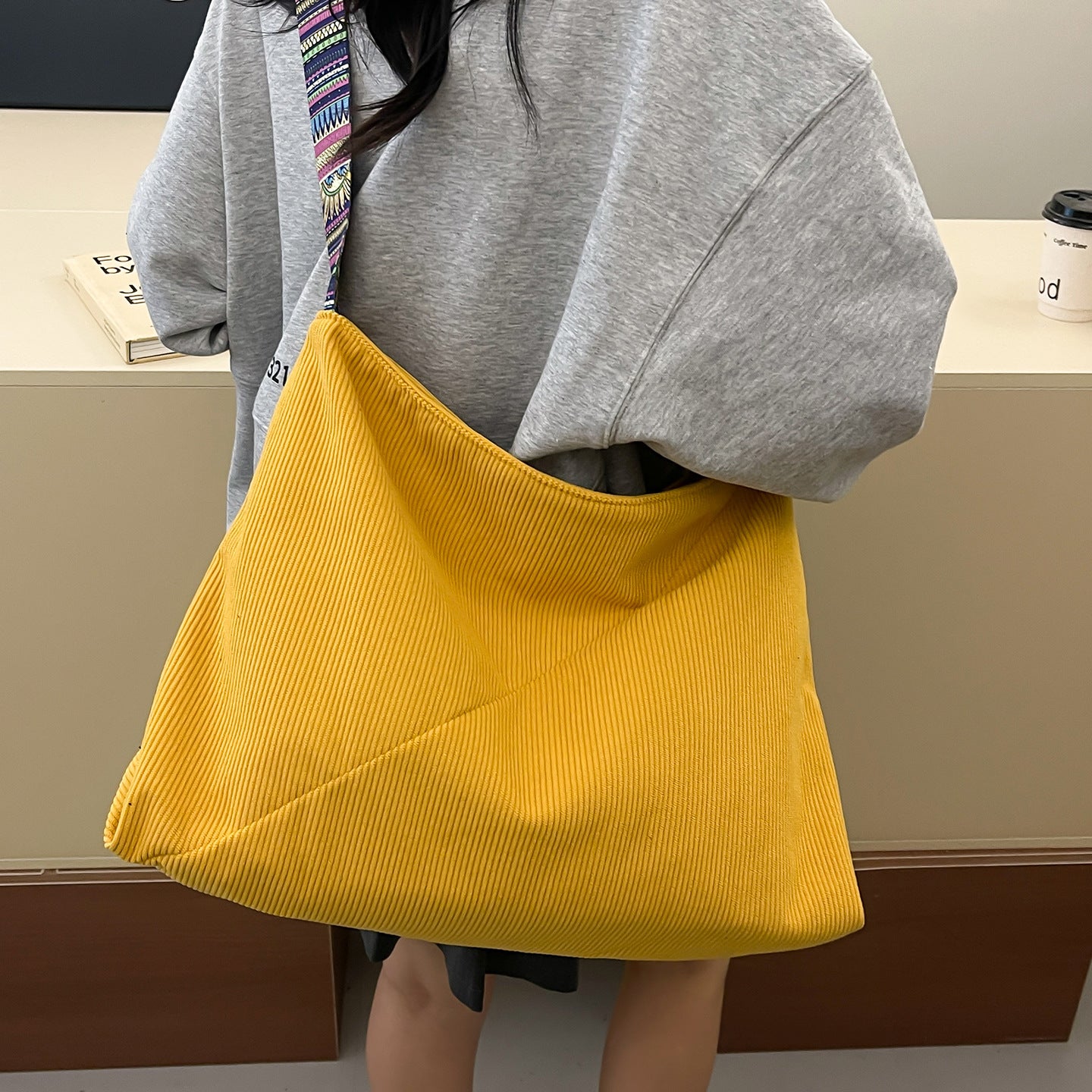 Woolen twill shoulder bag