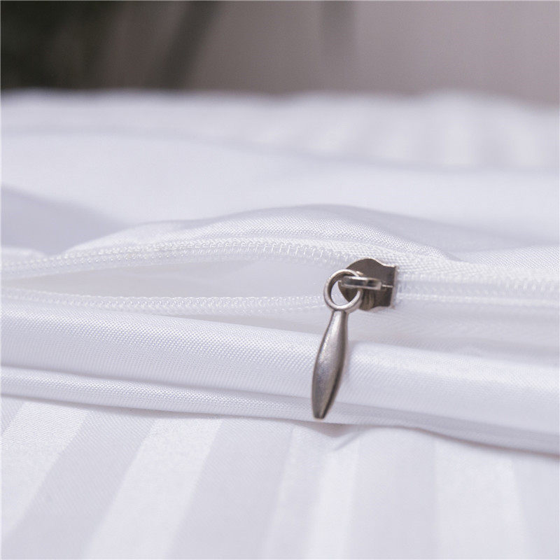 Zippered Rectangular Pillowcase