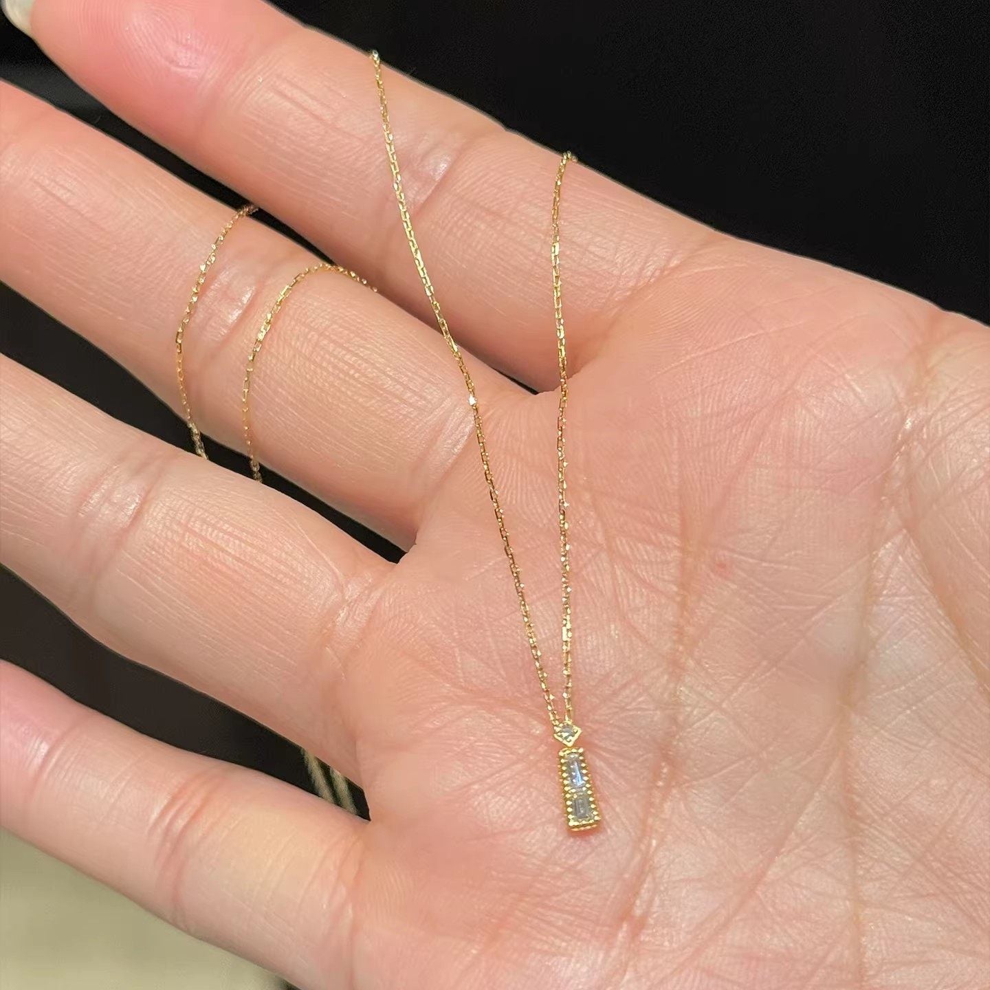 Zircon clavicle chain