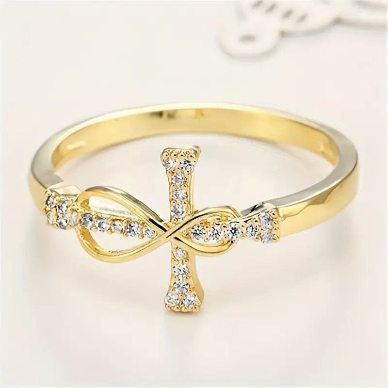 Zircon Möbius ring