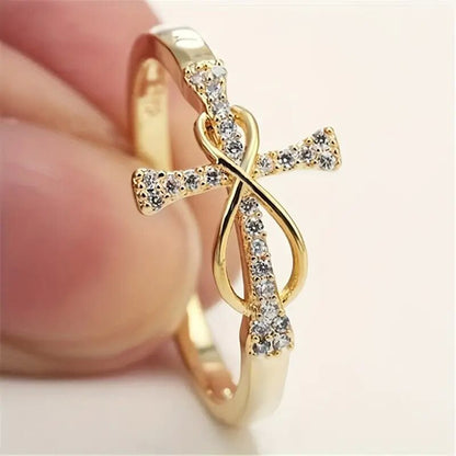 Zircon Möbius ring
