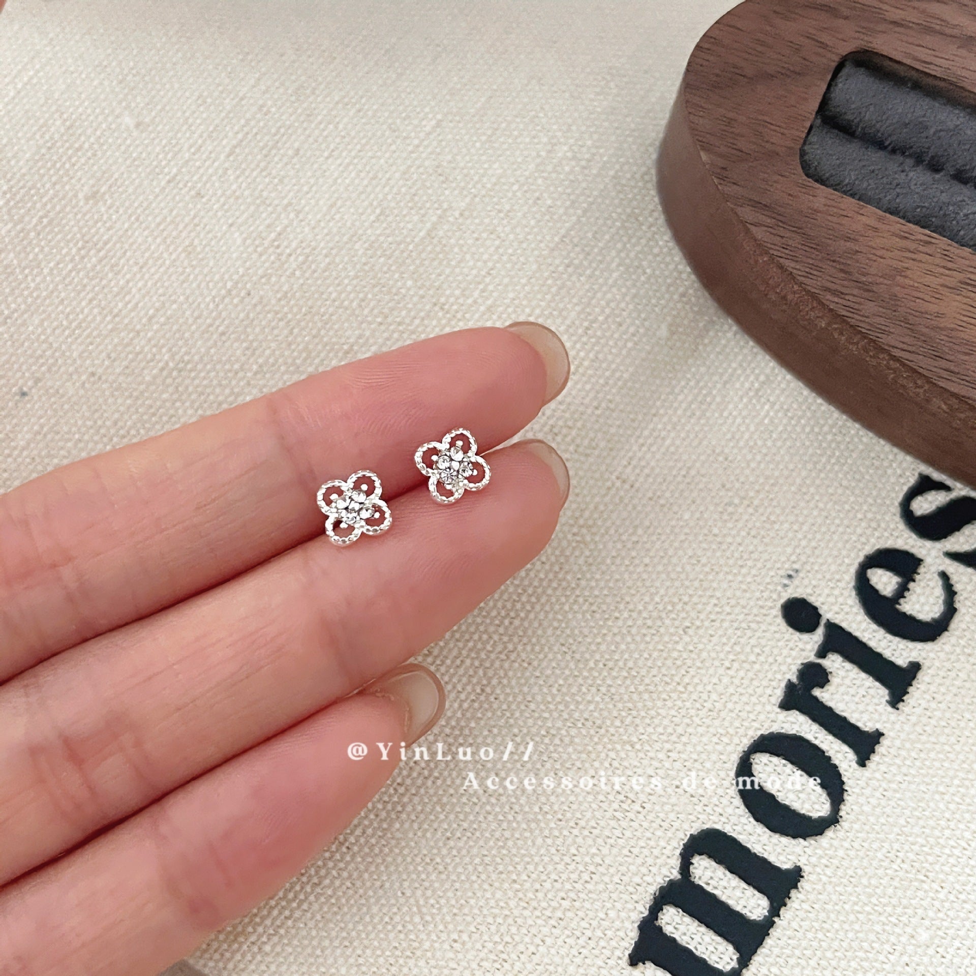 Zirconite ear rings